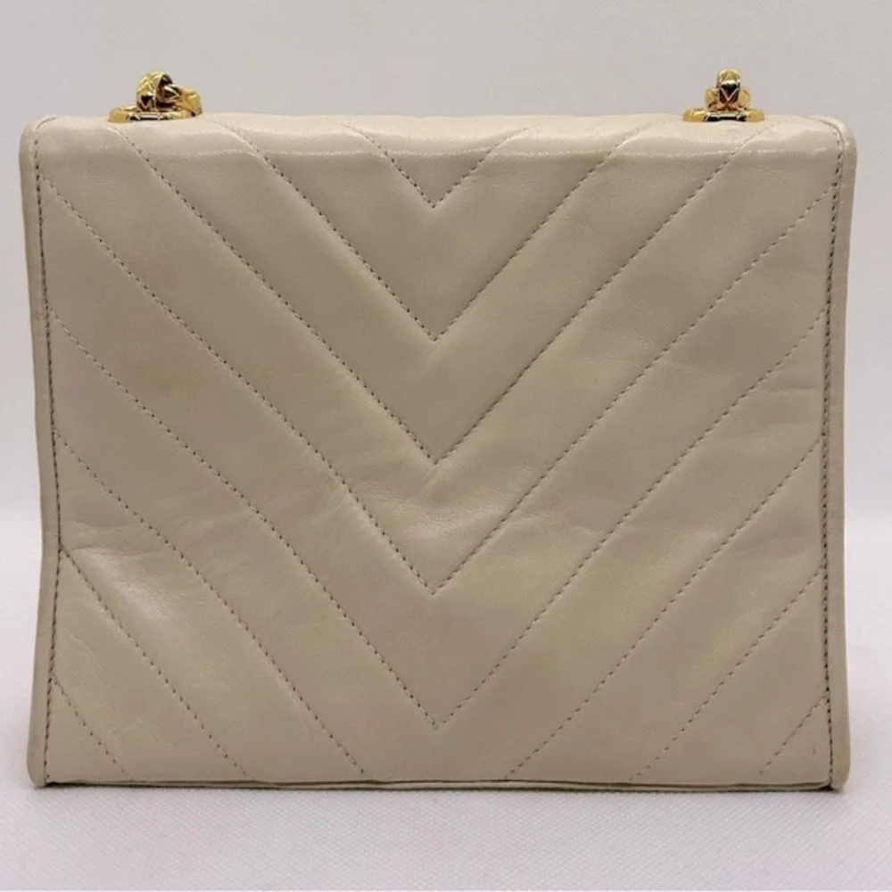 CHANEL Vintage Diamond Quilted Lambskin Pearl Gold Chain Shoulder Bag Small